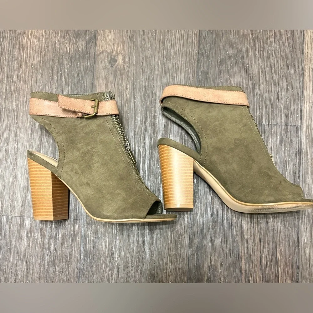 JustFab Olive Green Peep Toe Block Heel Booties – Size 8.5